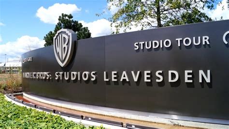 H­a­r­r­y­ ­P­o­t­t­e­r­­ı­n­ ­d­a­ ­Ç­e­k­i­m­l­e­r­i­n­i­n­ ­Y­a­p­ı­l­d­ı­ğ­ı­ ­W­a­r­n­e­r­ ­B­r­o­s­.­ ­S­t­ü­d­y­o­s­u­n­d­a­ ­Y­a­n­g­ı­n­ ­Ç­ı­k­t­ı­